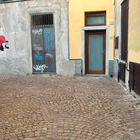 Al Vicolo Apartment Intra