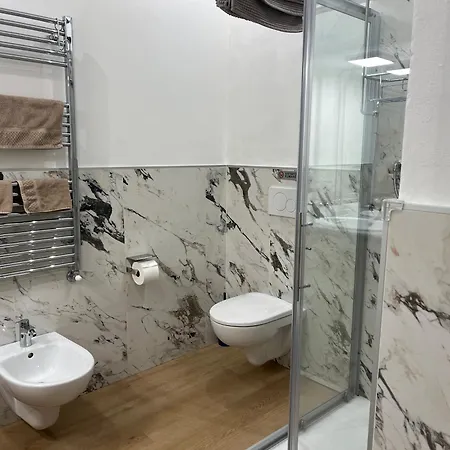 Al Vicolo Apartment Intra