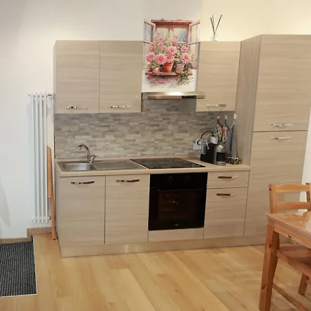 Al Vicolo Apartment Intra